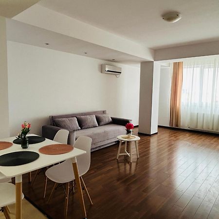 Catalina Summerland Apartaments Mamaia Nord Exterior photo